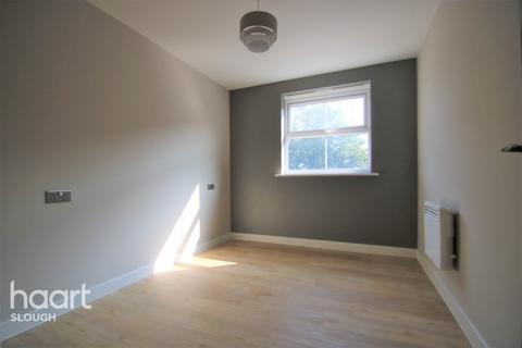 2 bedroom flat for sale - Rutland Avenue, Slough