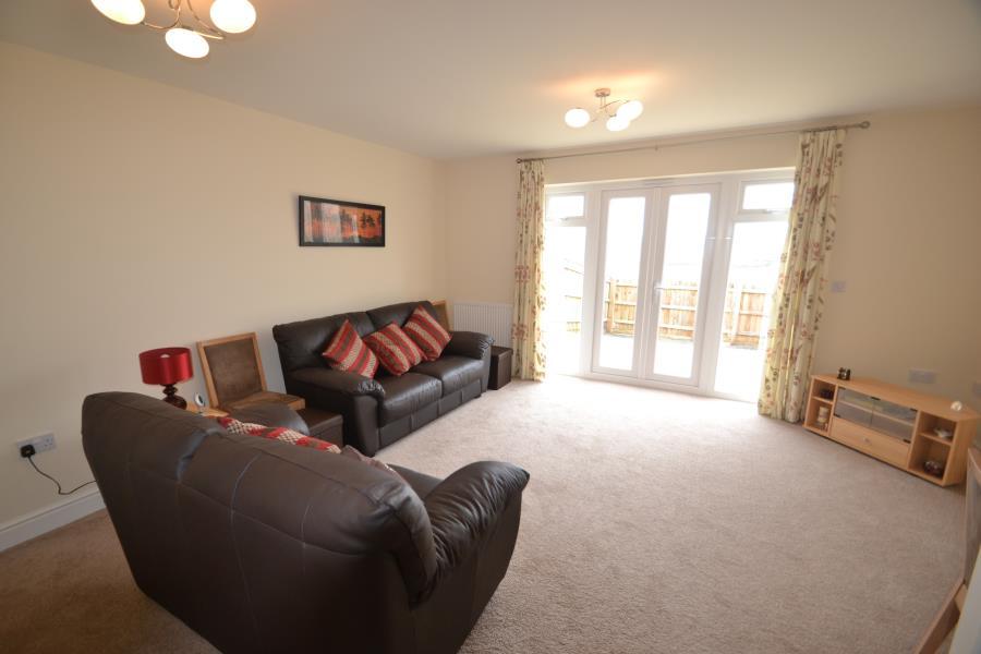 19 Donn Gardens, Bideford, EX39 4FR 3 bed terraced house £750 pcm (£