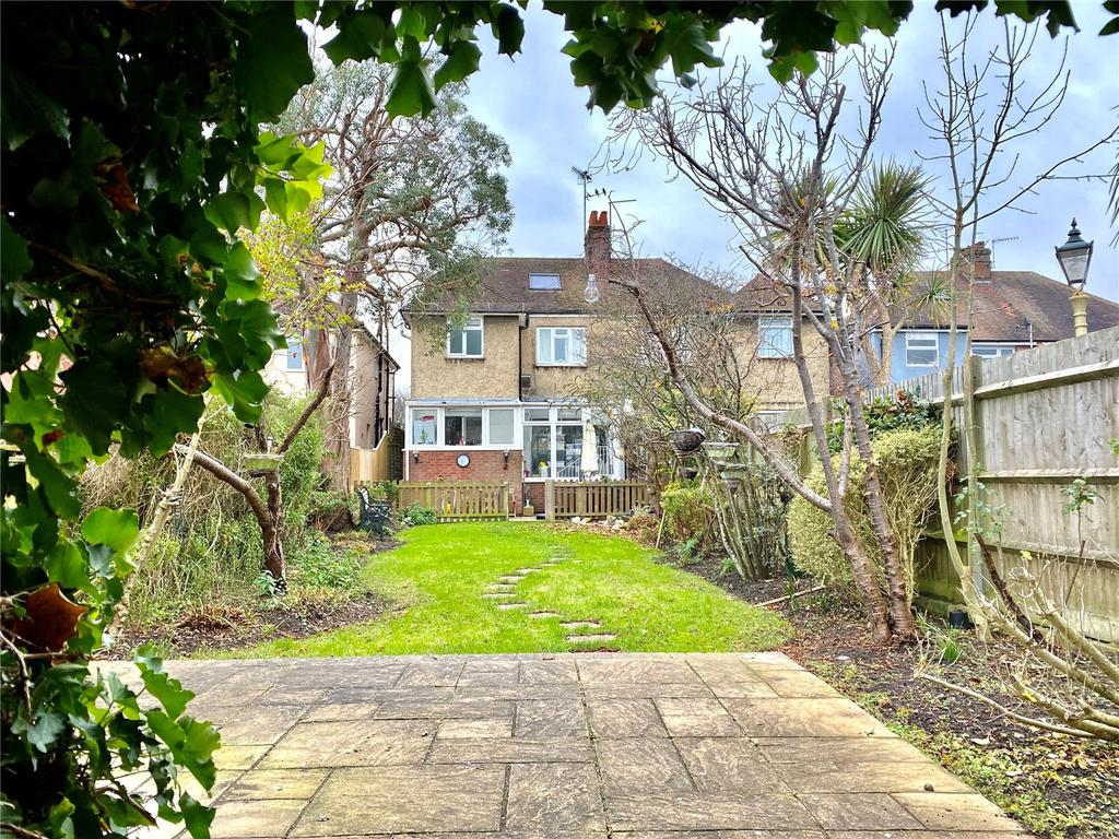 Hunloke Avenue, Roselands, Eastbourne, BN22 6 bed semidetached house