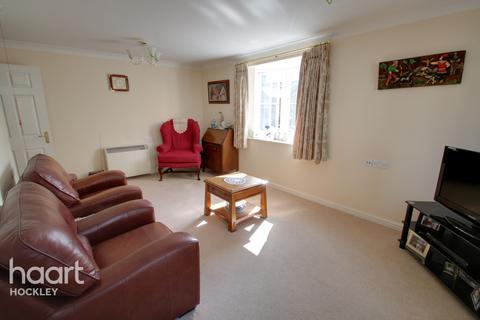 2 bedroom flat for sale - Roche Close, Rochford