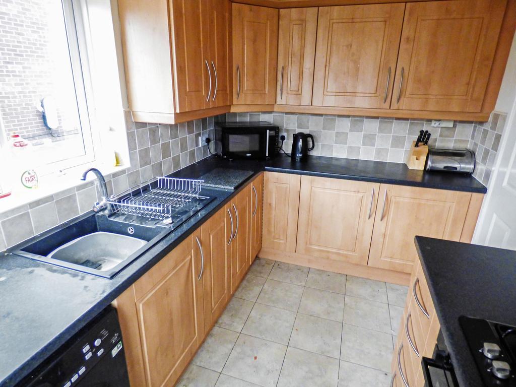 Benfield Close, Shotley Bridge... 3 bed semidetached house £140,000