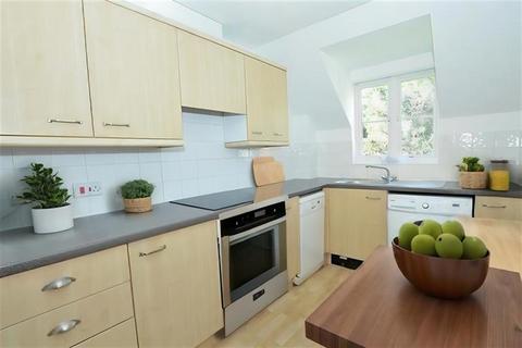 2 bedroom apartment to rent, St. James Gardens, Chadwell Heath, RM6