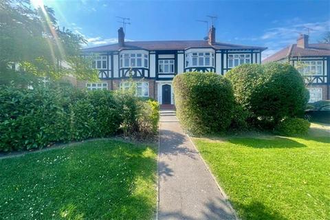 2 bedroom apartment to rent, Grange Court, Loughton, IG10