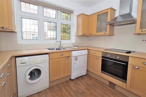 2 bedroom apartment to rent, Grange Court, Loughton, IG10