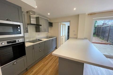 3 bedroom terraced house to rent, Eton Place, Farnham, Surrey, GU9