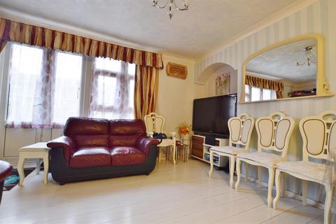3 bedroom flat for sale - Kings Court, Plaistow, London, E13 9HZ