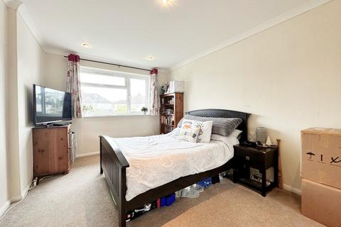 1 bedroom flat to rent, Carfax Avenue, Tongham