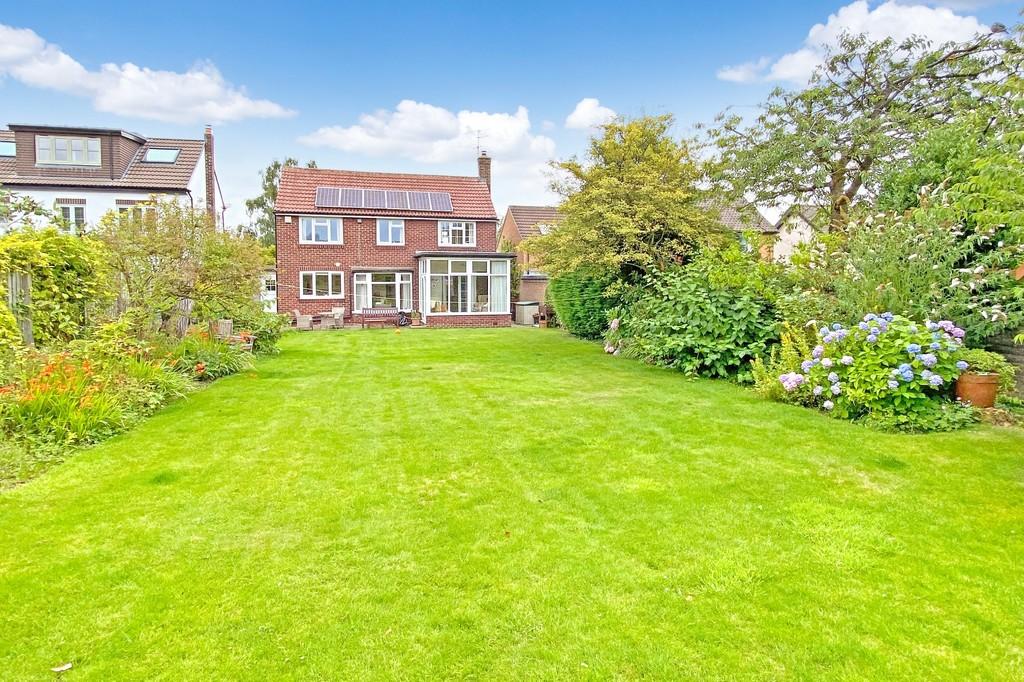 Leadhall Road, Harrogate 3 bed detached house £550,000