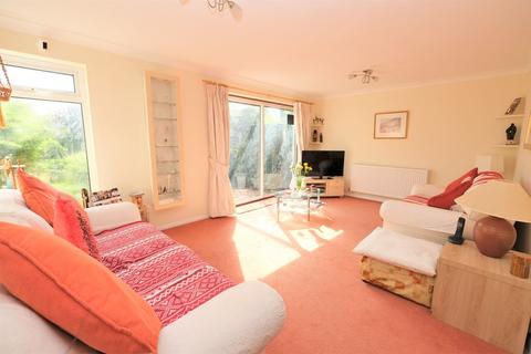 6 Larkspur Close, Orpington, BR6 9TH