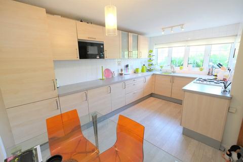 6 Larkspur Close, Orpington, BR6 9TH