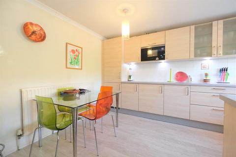 6 Larkspur Close, Orpington, BR6 9TH