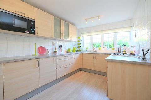 6 Larkspur Close, Orpington, BR6 9TH
