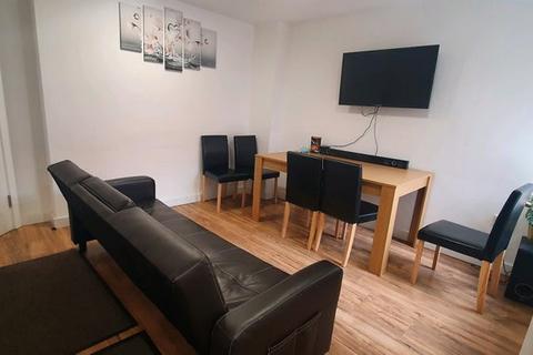 6 bedroom house share to rent, Smalldale Ave En suite , Whalley Range  , Manchester   M16