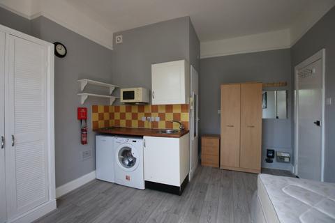 Studio to rent, Howard Road, London, NW2