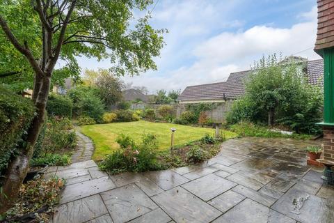 42 Hillside Gardens, Brockham, Betchworth, RH3 7EW