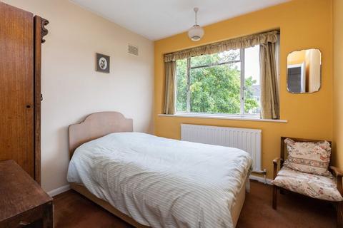 42 Hillside Gardens, Brockham, Betchworth, RH3 7EW