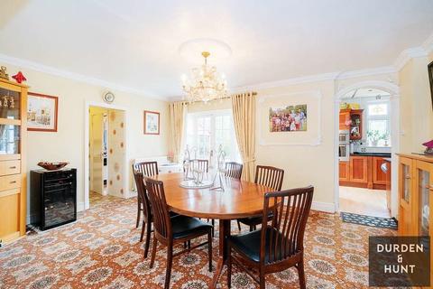 142 Manor Road, Chigwell, IG7 5PR