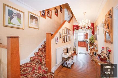 142 Manor Road, Chigwell, IG7 5PR