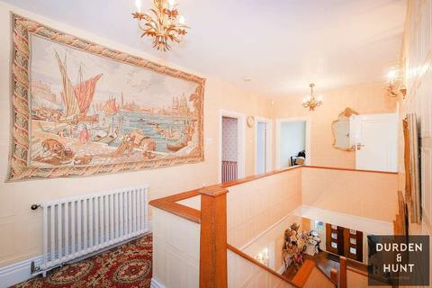 142 Manor Road, Chigwell, IG7 5PR