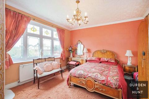 142 Manor Road, Chigwell, IG7 5PR