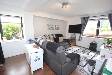 Flat 27, Napier Court West Gordon Place, Southend-on-sea, SS1 1NH