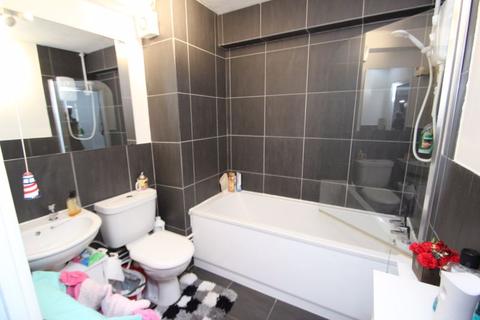 Flat 27, Napier Court West Gordon Place, Southend-on-sea, SS1 1NH