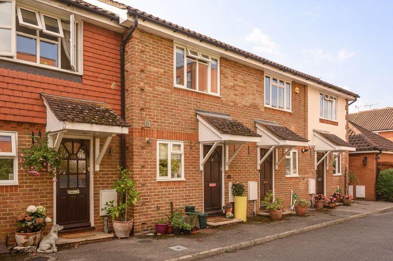 Longboyds, Cobham 2 bed terraced house £450,000