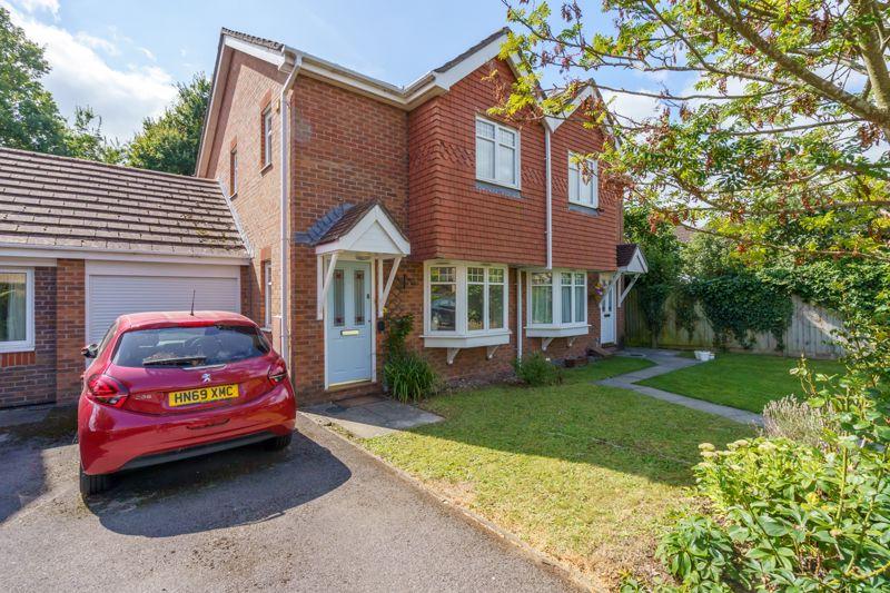 Peacock Close, Chichester 2 bed semidetached house £335,000