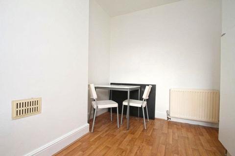 1 bedroom apartment to rent, Tower Bridge Road, SE1