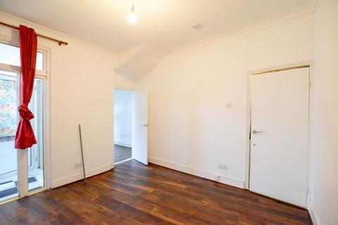 4 bedroom semi-detached house for sale - Heyworth Road E15