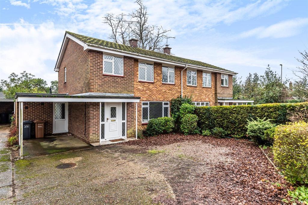Viney Avenue, Romsey, Hampshire 3 bed semidetached house £299,950
