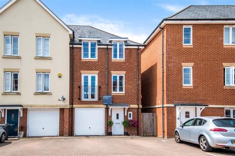 67 Cutforth Way, Romsey, SO51 0BG