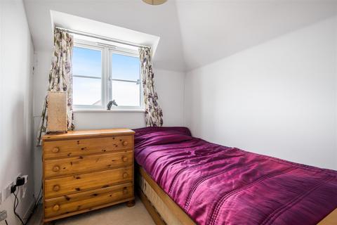 67 Cutforth Way, Romsey, SO51 0BG