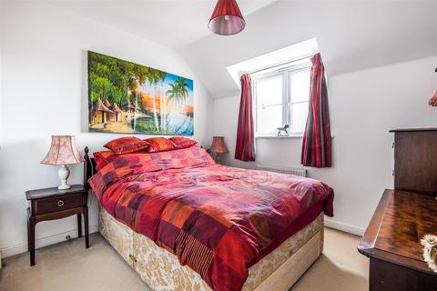 67 Cutforth Way, Romsey, SO51 0BG