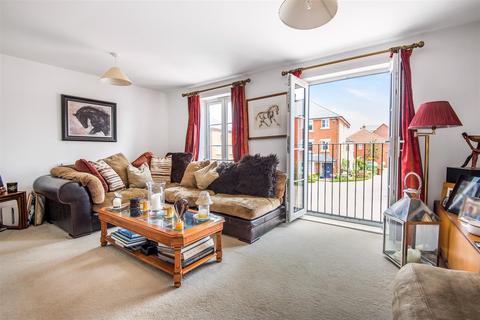 67 Cutforth Way, Romsey, SO51 0BG
