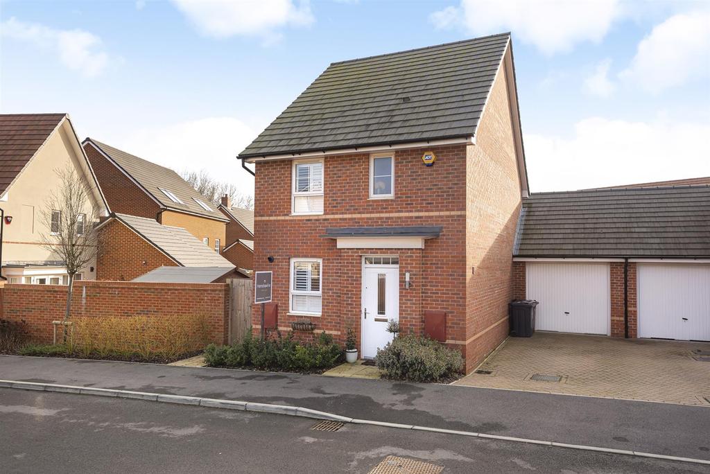Doris Bunting Road, Kings Chase, Romsey, Hampshire 3 bed detached house