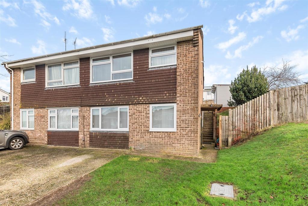 Ashdown Way, Halterworth, Romsey, Hampshire 2 bed semidetached house