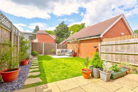 46 Knights Meadow, North Baddesley, Southampton, SO52 9AF