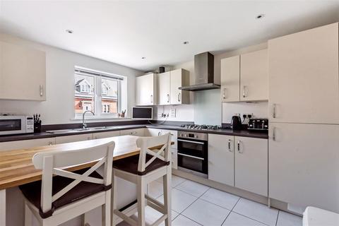 46 Knights Meadow, North Baddesley, Southampton, SO52 9AF