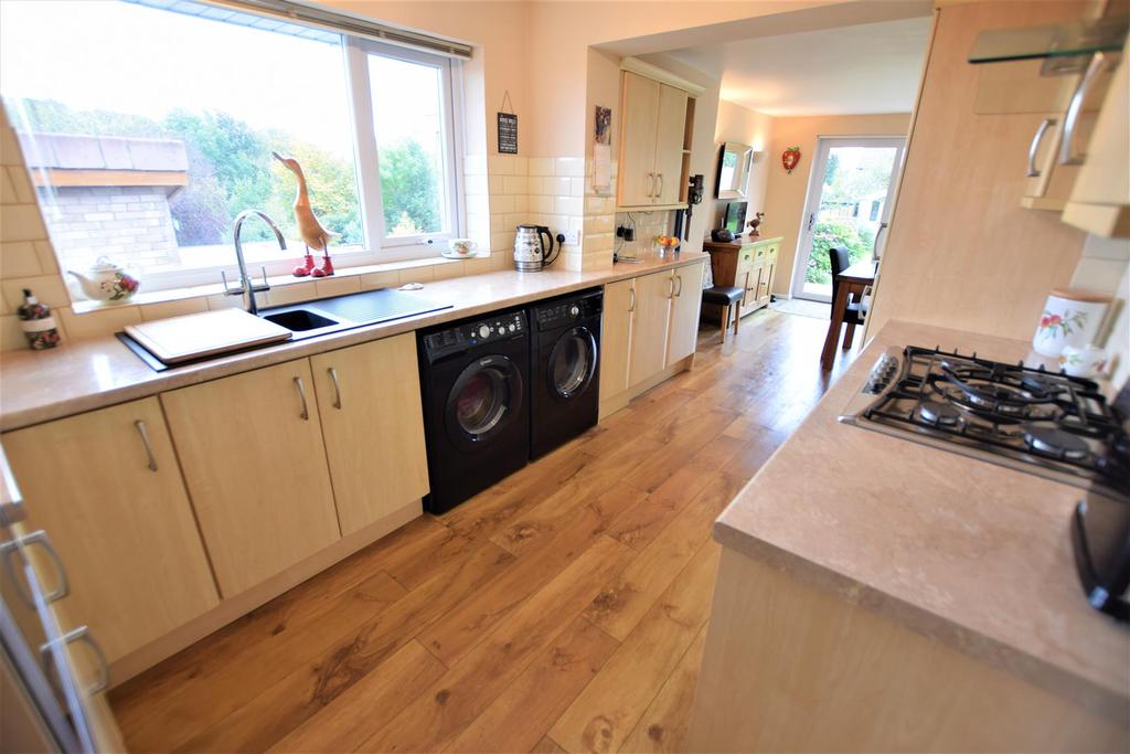 The Paddock, Portishead 3 bed detached bungalow £465,000