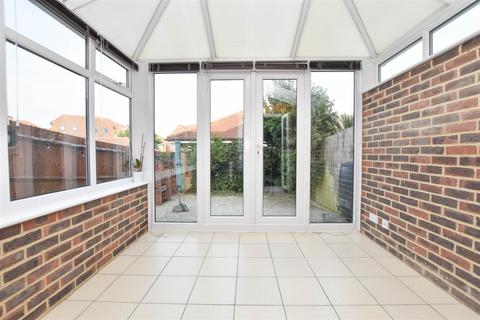 8 Grenada Close, Eastbourne, BN23 5TJ