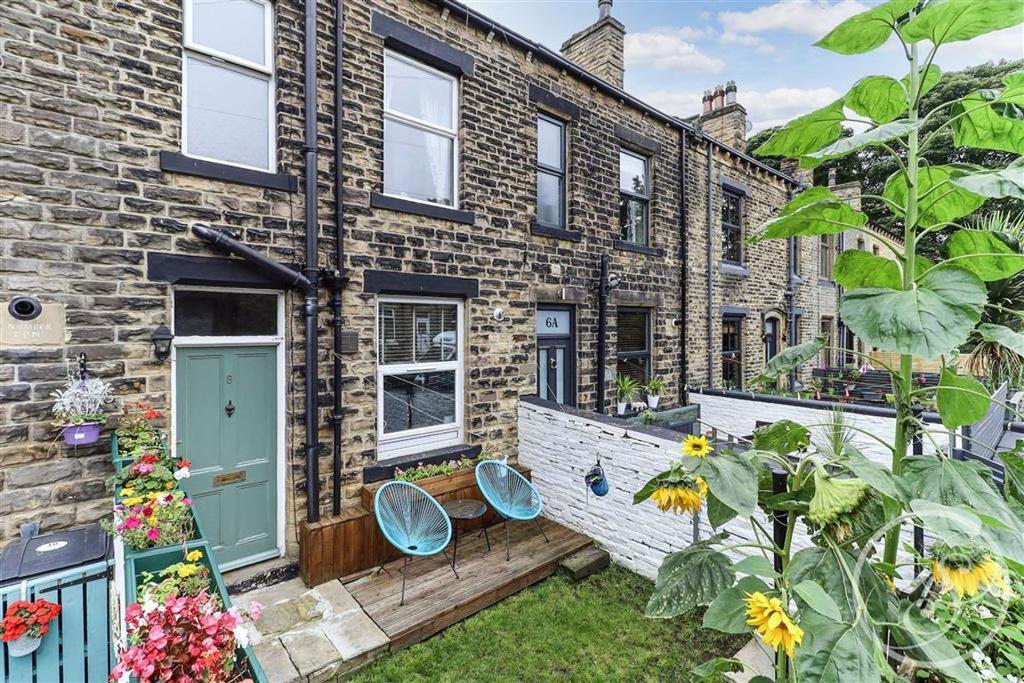 Hutton Terrace, Pudsey, LS28 4 bed terraced house £260,000