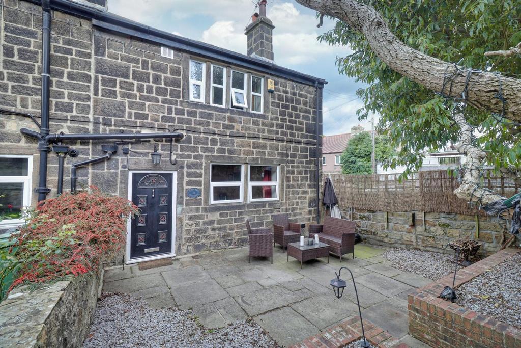Long Row, Horsforth 2 bed end of terrace house £270,000