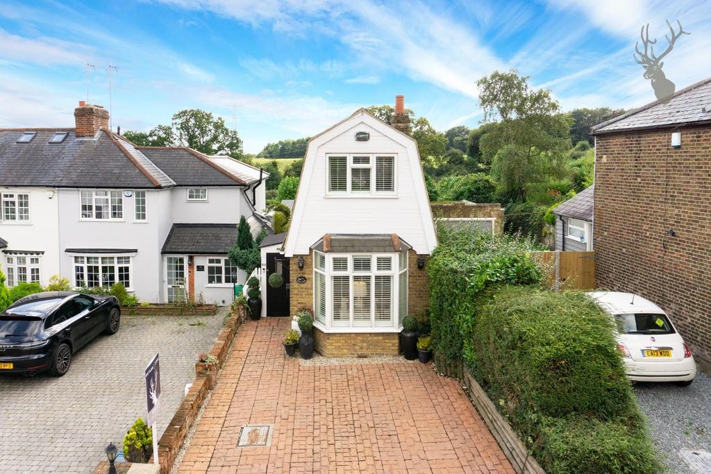 Ivy Chimneys, Epping 2 bed detached house £600,000
