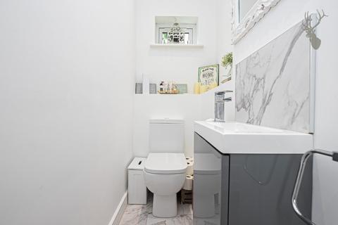 8a Ivy Chimneys, Epping, CM16 4EL