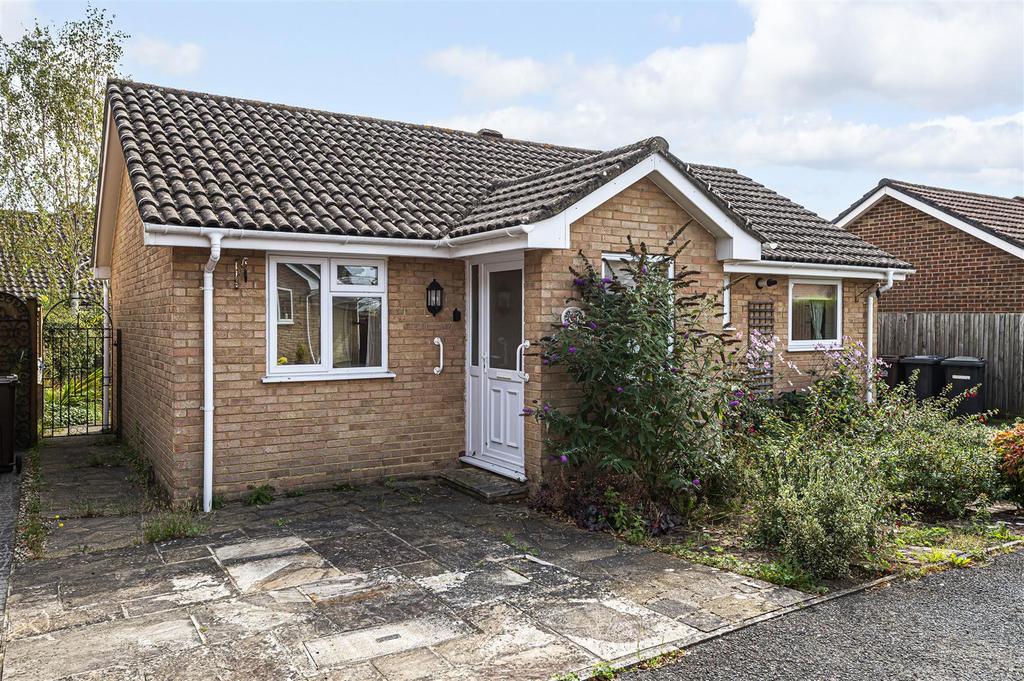 Sandbanks Way, Hailsham 2 bed detached bungalow £275,000