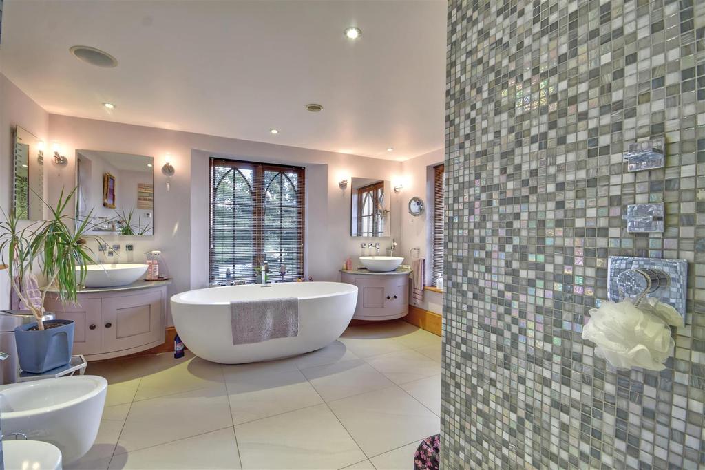 En-suite bathroom