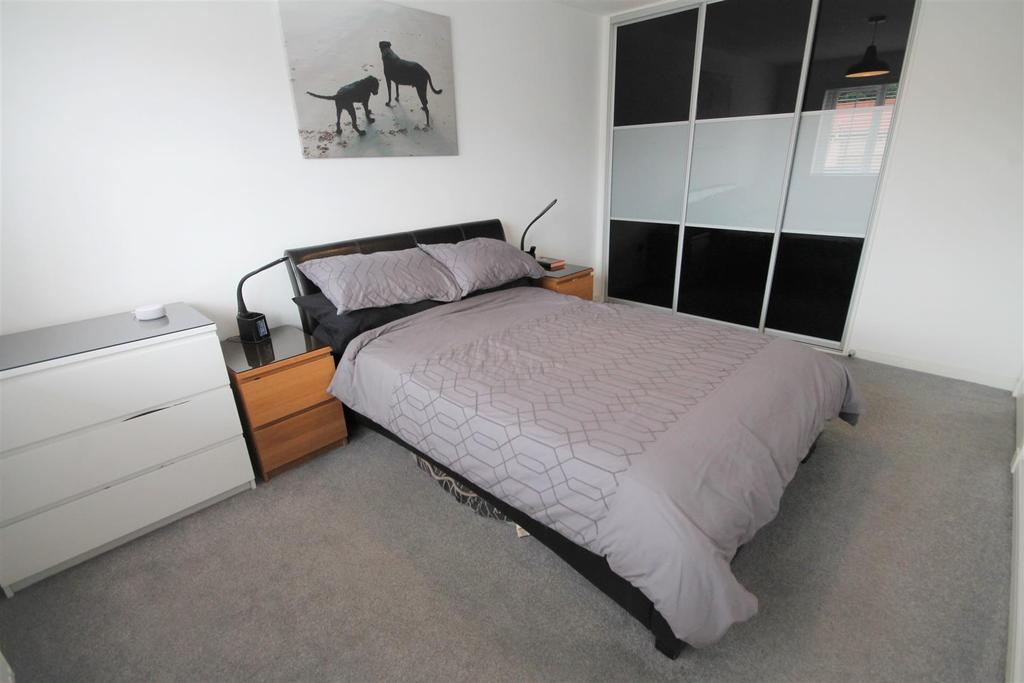 Bed 1.jpg