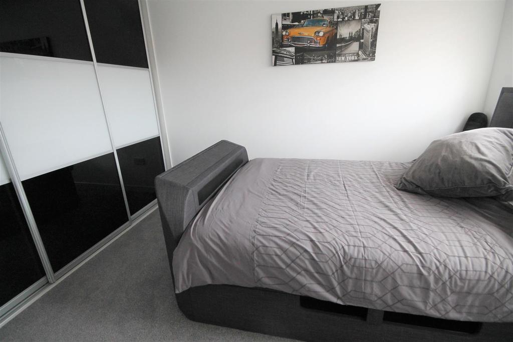 Bed 2.jpg