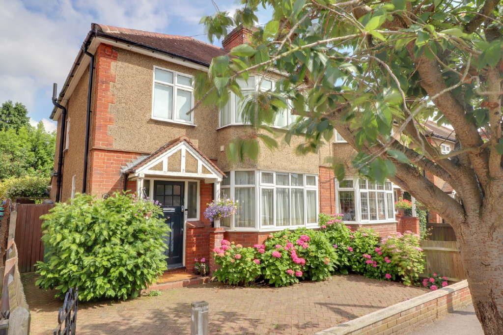 Mckenzie Road, Broxbourne, Hertfordshire 3 bed semidetached house £